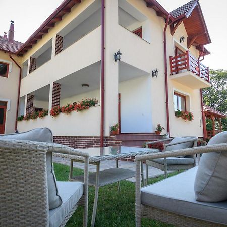 Casa Moldovan Совата Екстериор снимка