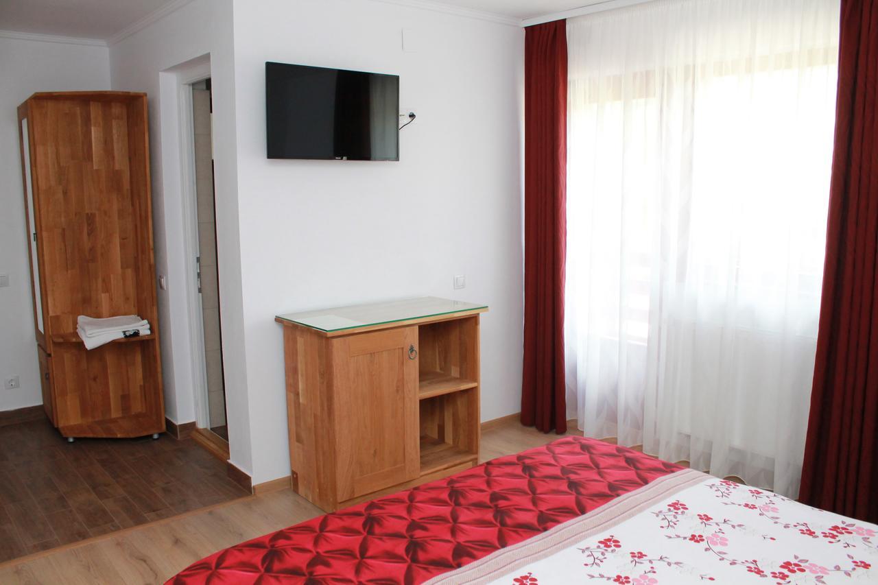 Casa Moldovan Совата Екстериор снимка