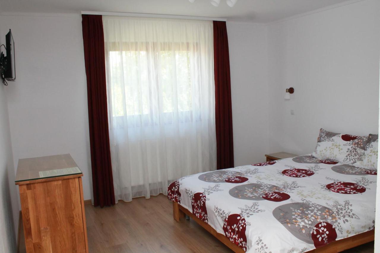Casa Moldovan Совата Екстериор снимка