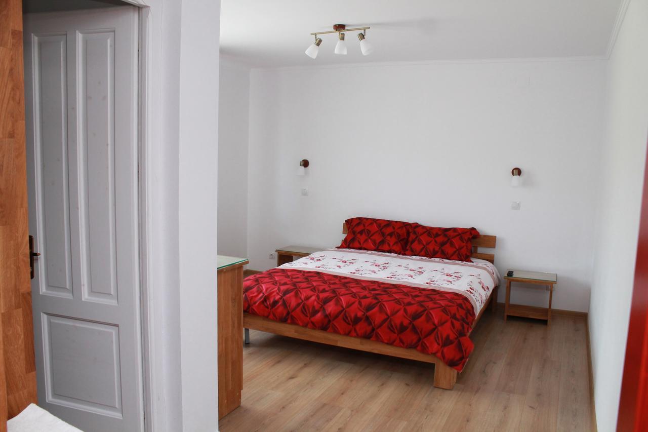 Casa Moldovan Совата Екстериор снимка