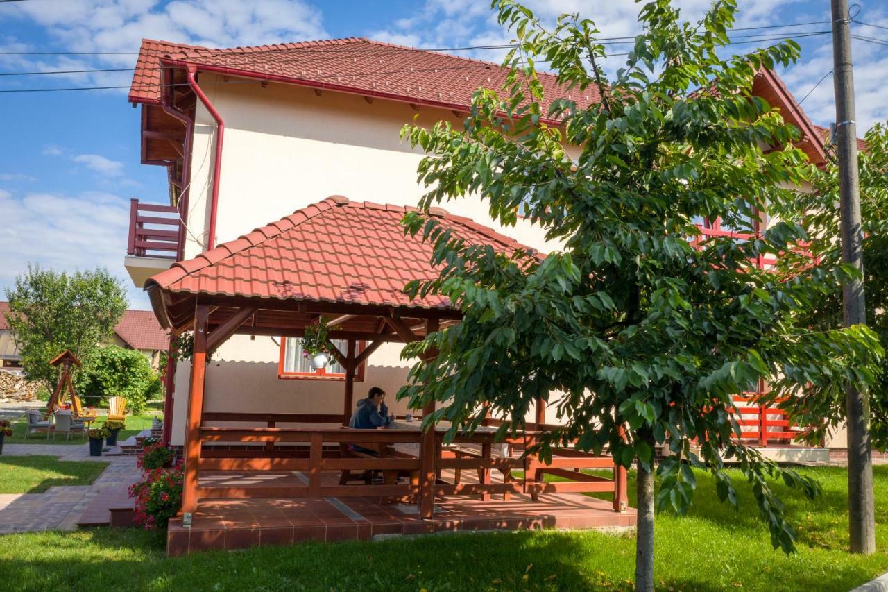 Casa Moldovan Совата Екстериор снимка
