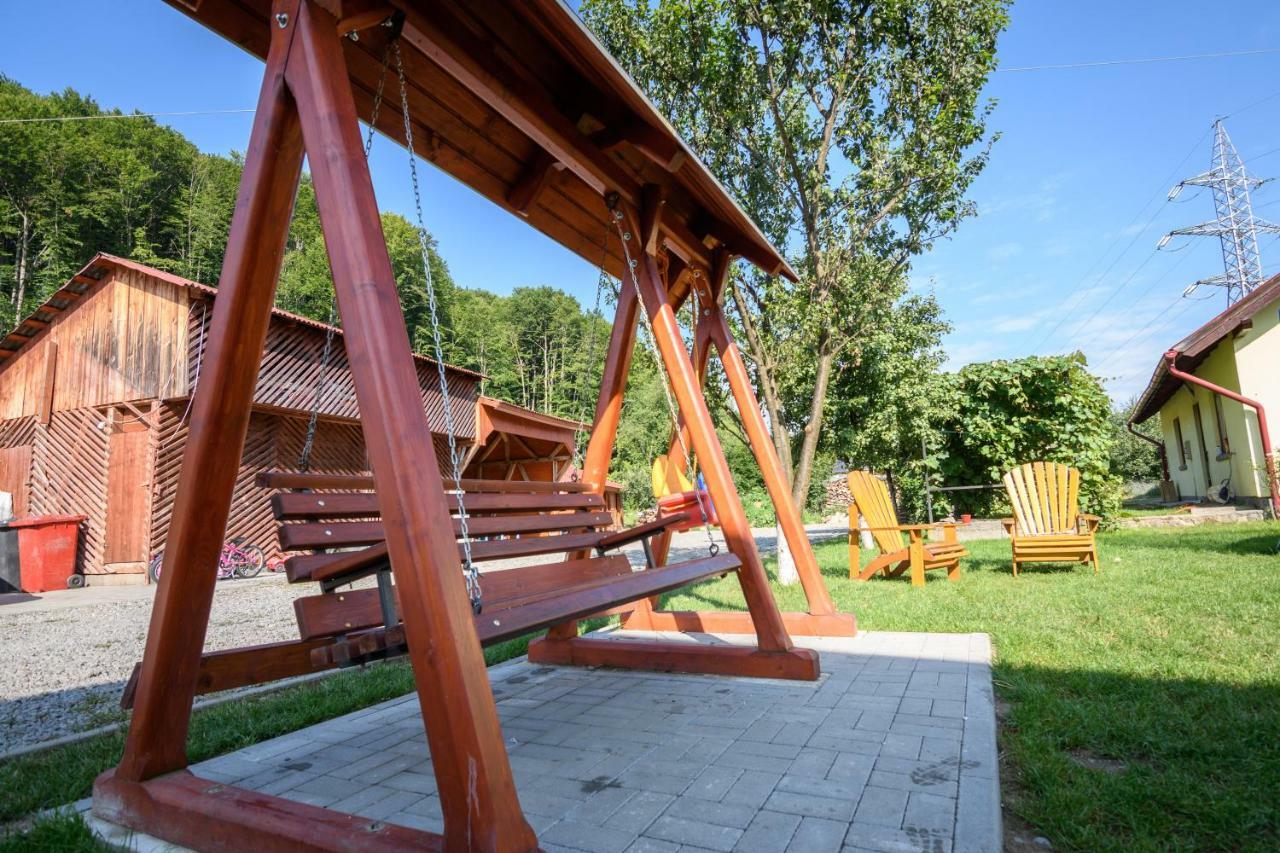 Casa Moldovan Совата Екстериор снимка