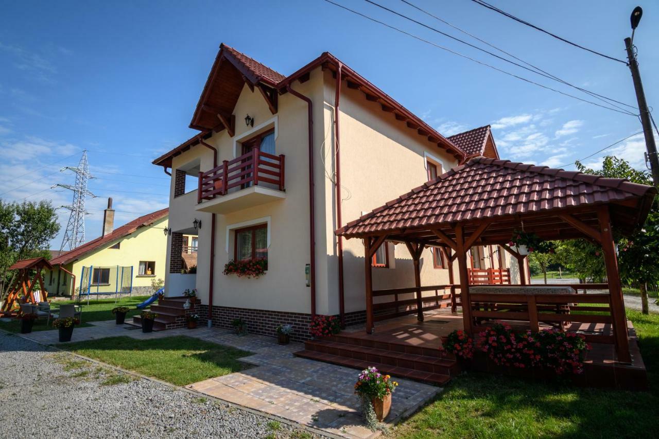 Casa Moldovan Совата Екстериор снимка