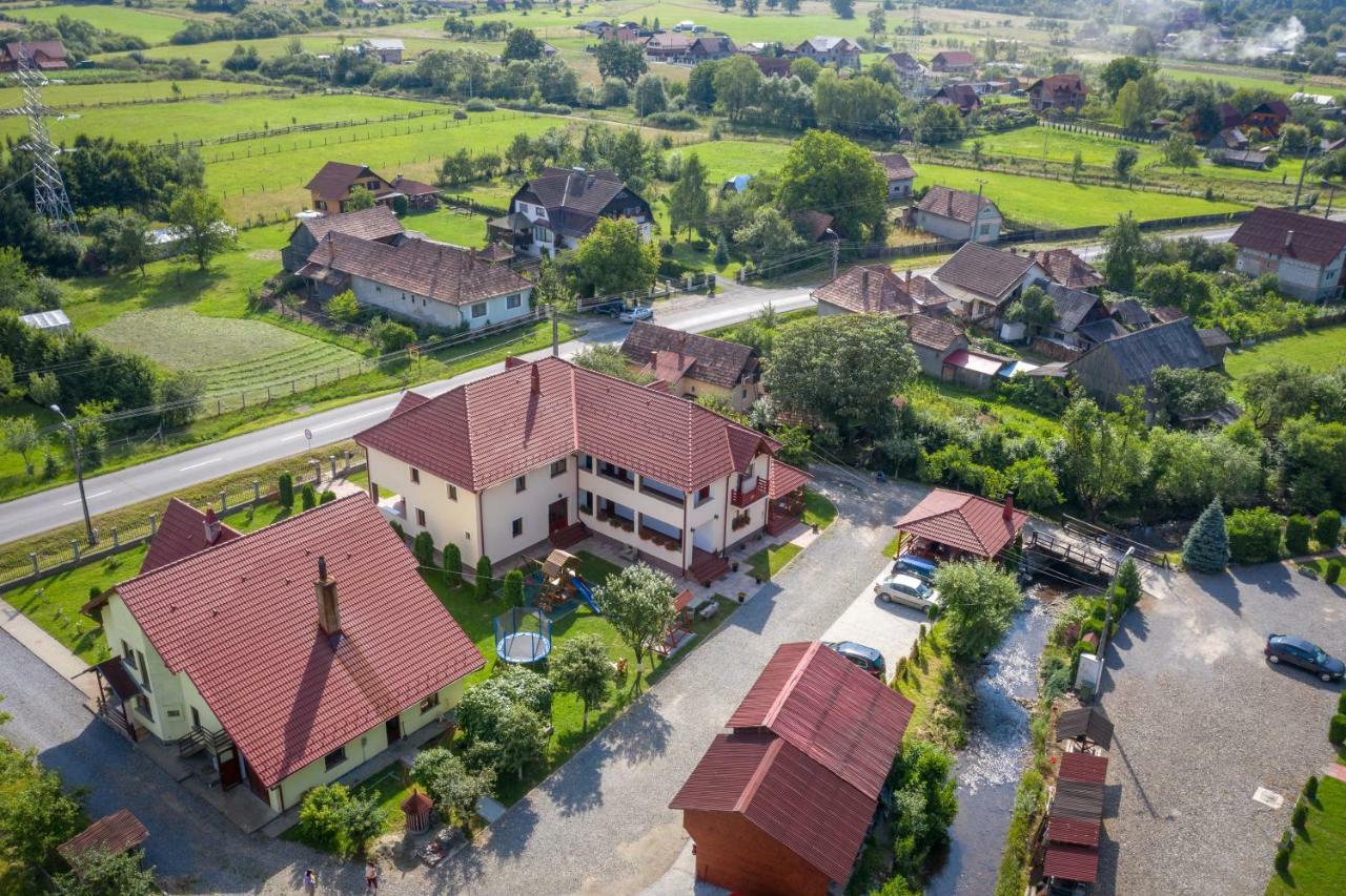 Casa Moldovan Совата Екстериор снимка