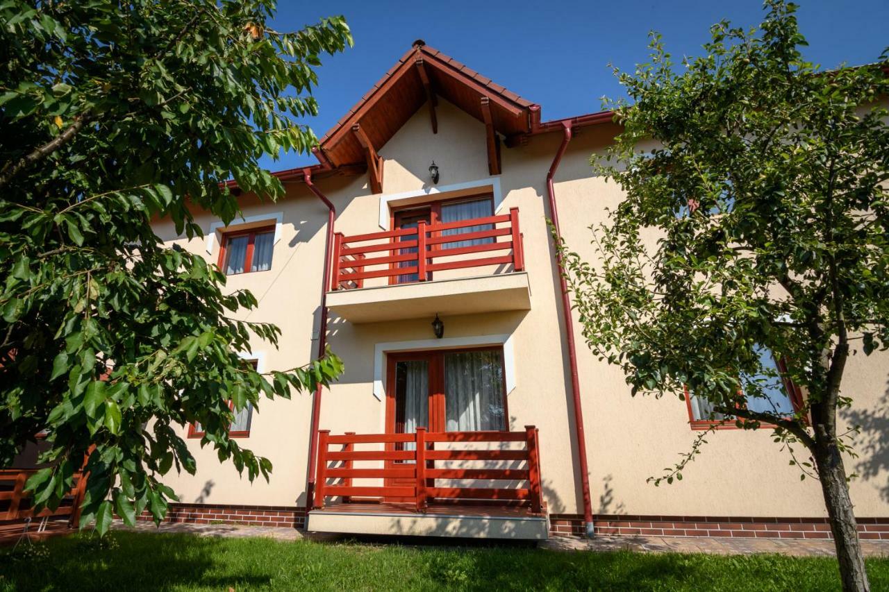 Casa Moldovan Совата Екстериор снимка