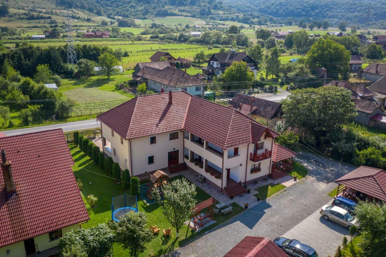 Casa Moldovan Совата Екстериор снимка