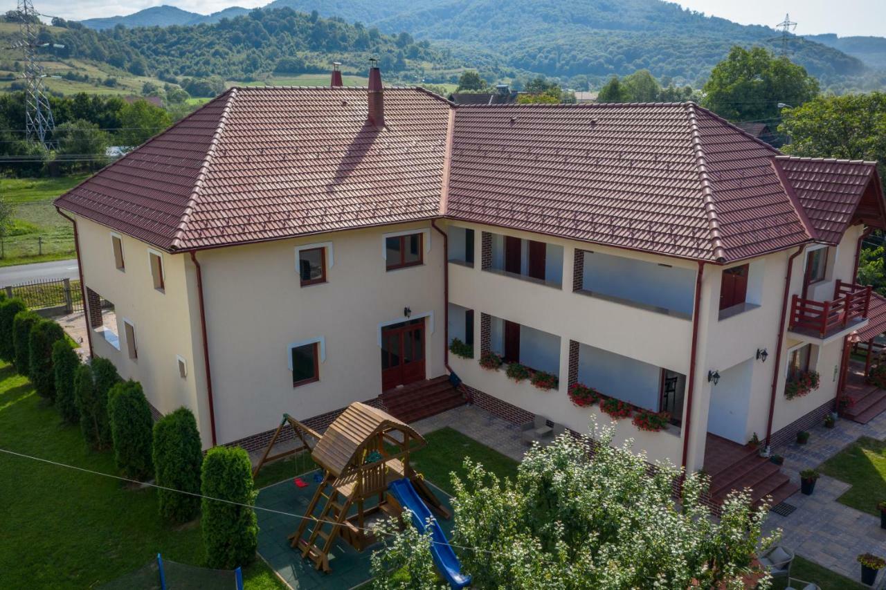 Casa Moldovan Совата Екстериор снимка