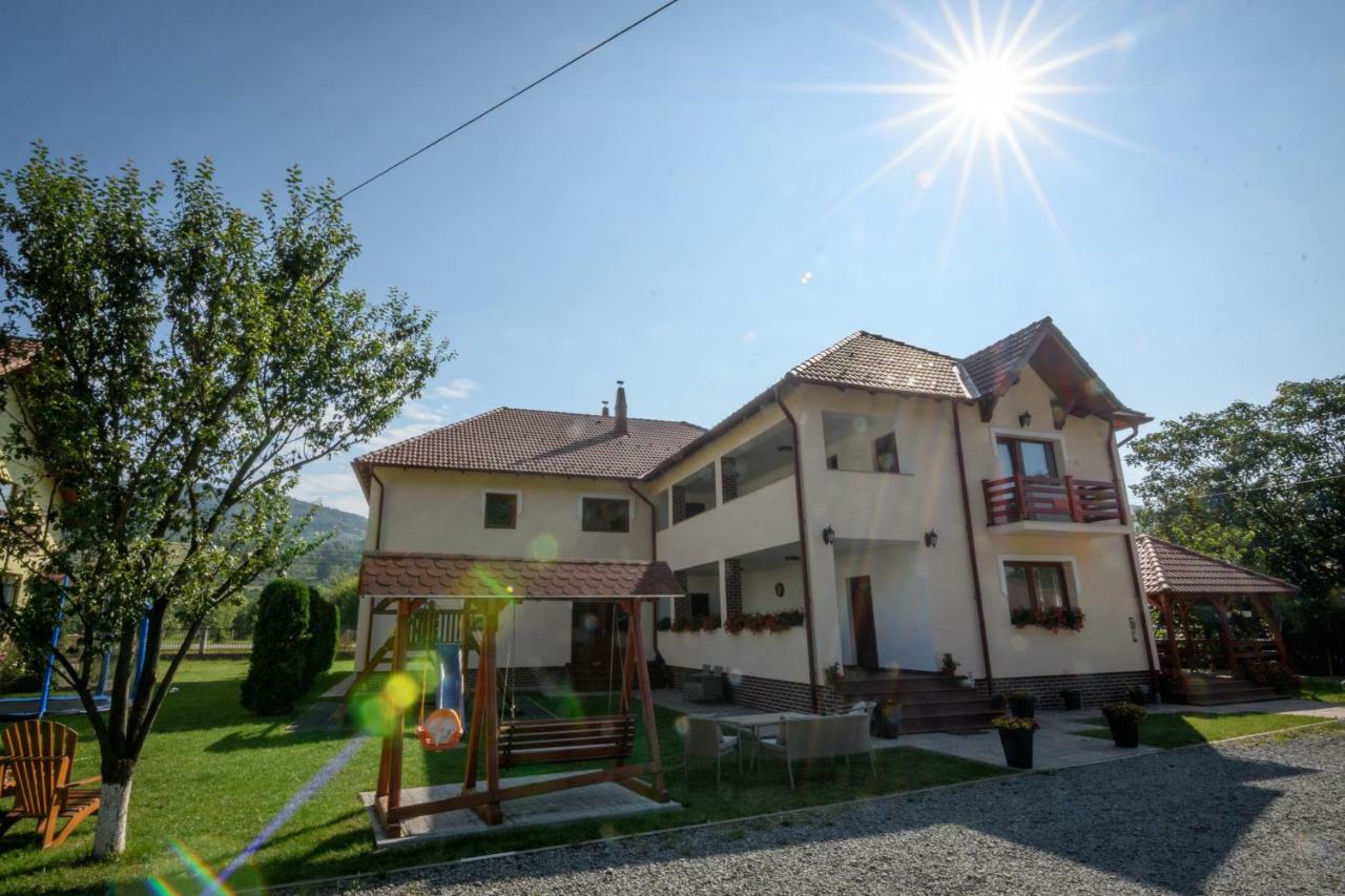Casa Moldovan Совата Екстериор снимка
