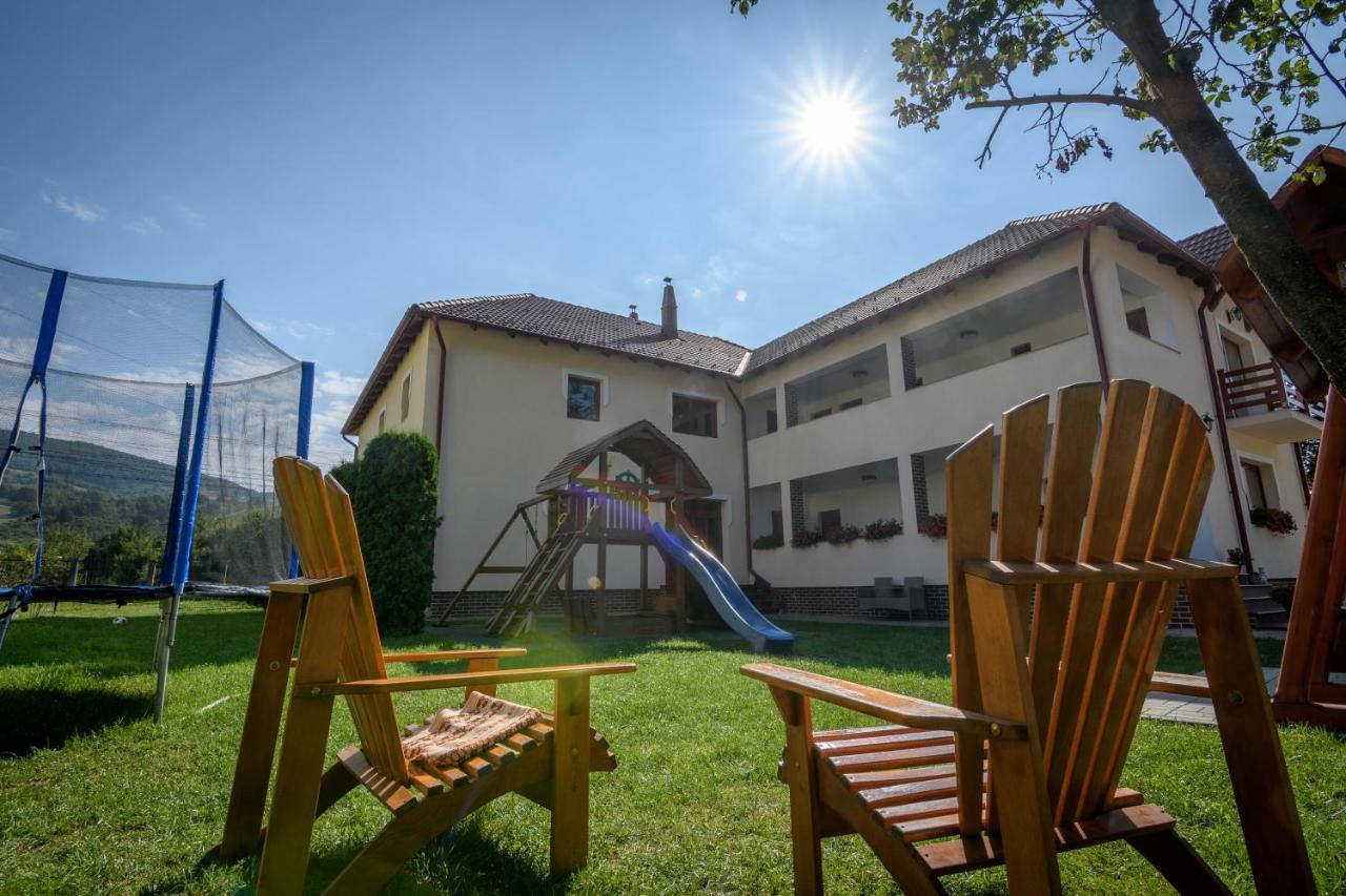 Casa Moldovan Совата Екстериор снимка