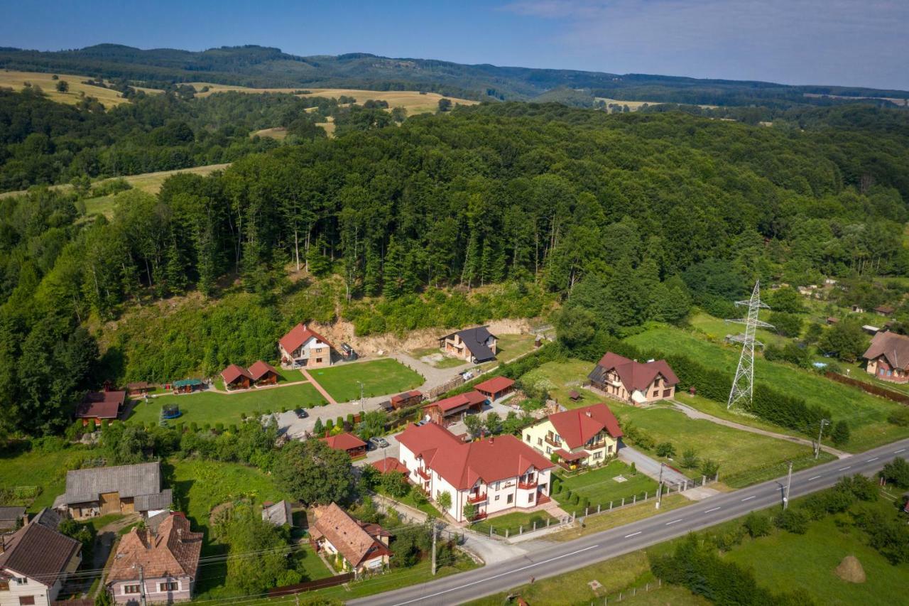 Casa Moldovan Совата Екстериор снимка