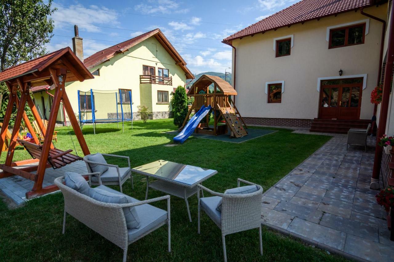 Casa Moldovan Совата Екстериор снимка