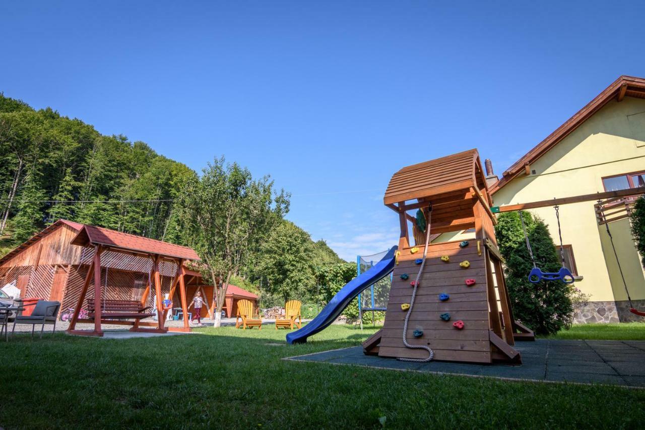 Casa Moldovan Совата Екстериор снимка