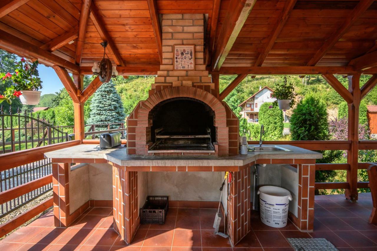 Casa Moldovan Совата Екстериор снимка