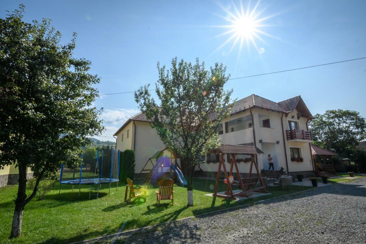 Casa Moldovan Совата Екстериор снимка
